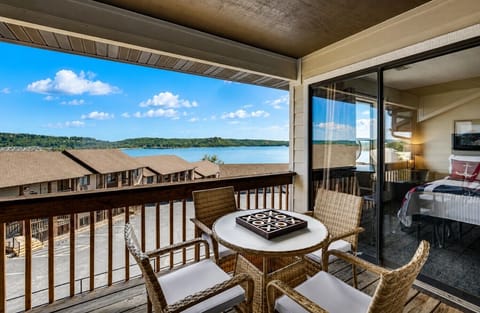 Gorgeous Lake View!
