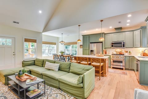 Sapphire Vacation Rental | 3BR | 2BA | 1,608 Sq Ft | 4 Steps + Rocky Walkway