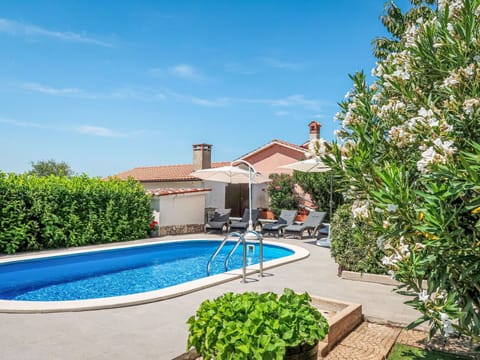 Water, Plant, Sky, Property, Swimming Pool, Building, Cloud, Azure, Shade, Outdoor Furniture