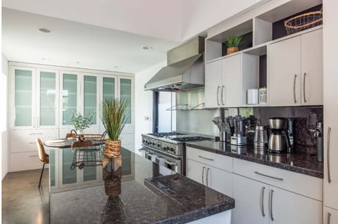 Kitchen with multiple appliances available