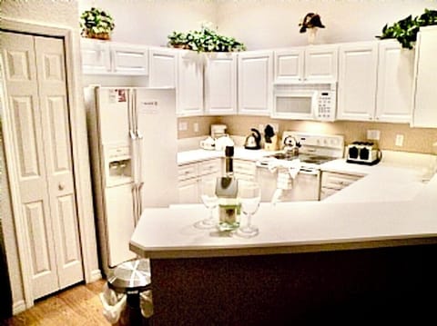 Fully equipped kitchen