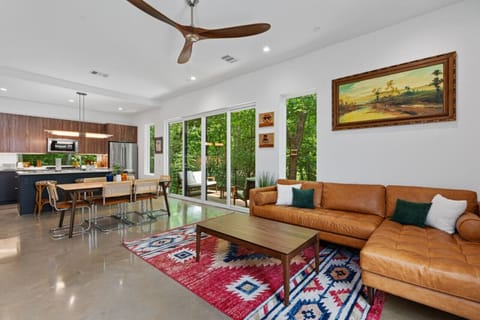 Open concept living room, dining room and kitchen. Great for entertaining!