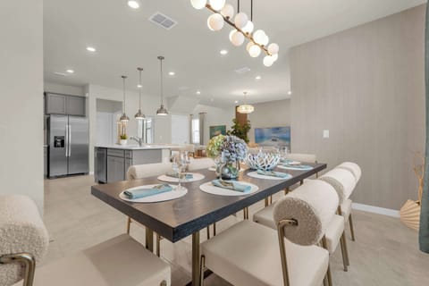 Large Capacity Indoor Dining Table