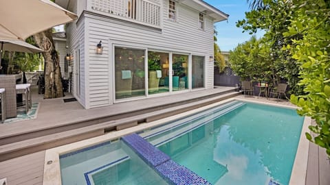 SOUTHERN STAR is a four bedroom modern home that combines the island way and the sweet life of the South...