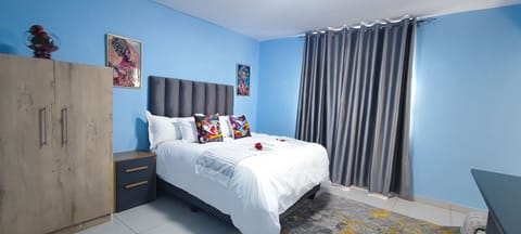 Deluxe Double or Twin Room, Courtyard View | Hypo-allergenic bedding available, blackout drapes, WiFi (free)