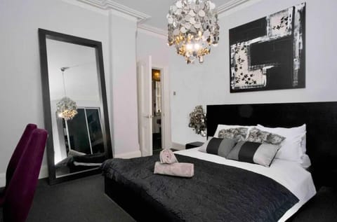 Apartment | 2 bedrooms, iron/ironing board, free WiFi, bed sheets
