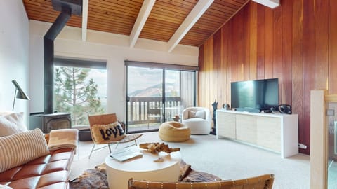 Condo, 2 Bedrooms | Living area | Smart TV, streaming services