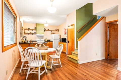 Dining table sits 4 guests comfortably + 2 bar stools at the kitchen counter