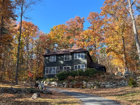 Lakeview Lodge – Fall Exterior