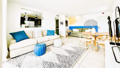 Living/Dining Room (1)