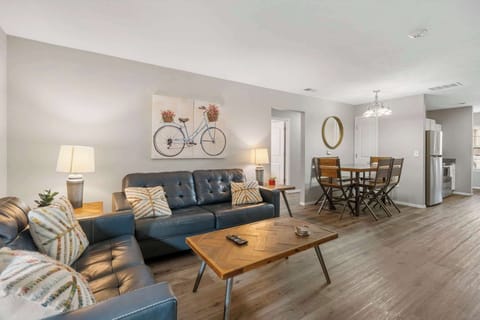 Unit 2: Living and dining area