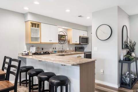 Additional counter seating for 4