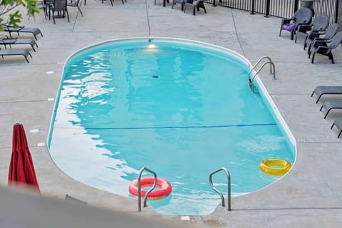 Community pool