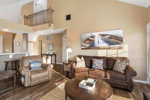 Delight in your stay at Lazy Lookout MO