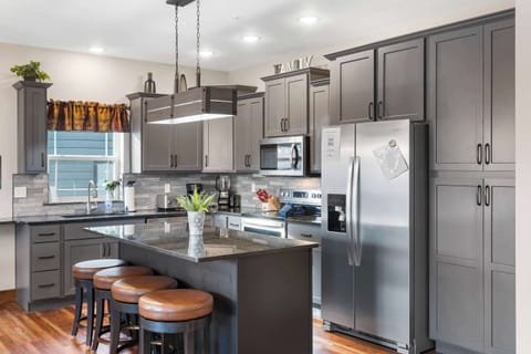 Sip morning coffee or grab a bite to eat at the counter, with seating for 4