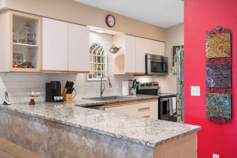 Fully equipped kitchen