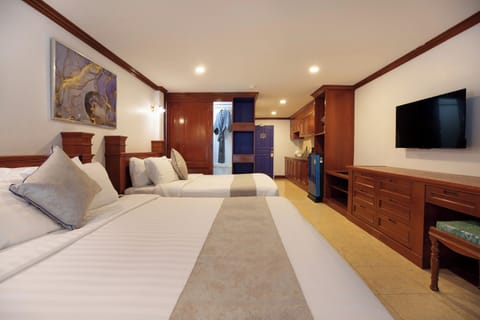 Family Room | In-room safe, free WiFi