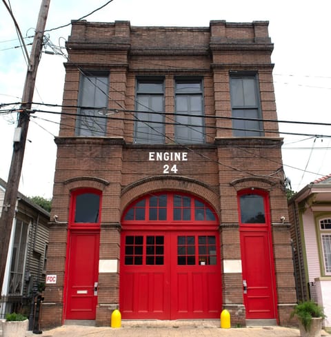 Engine 24 Firehouse Bed & Breakfast