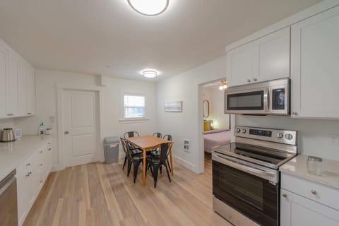 #StayInMyDistrict #CoosCottageCollection #CoosBay #BookDirect