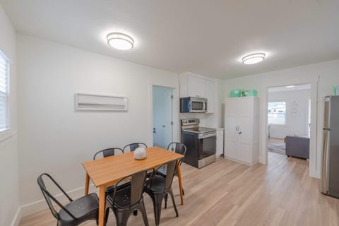 #StayInMyDistrict #CoosCottageCollection #CoosBay #BookDirect