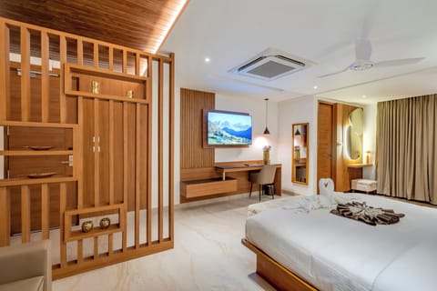 Family Studio Suite | In-room safe, iron/ironing board, free WiFi