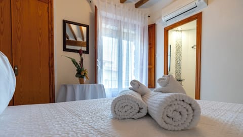 Romantic Room, 1 King Bed, City View | Soundproofing, free WiFi, bed sheets