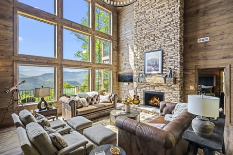 Cabin, 5 Bedrooms | Living area | Smart TV