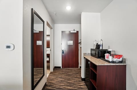 Desk, laptop workspace, iron/ironing board, free WiFi