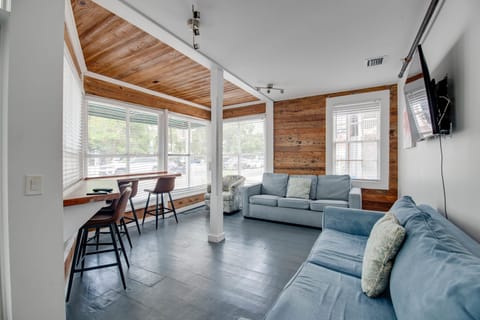House | 8 bedrooms, Internet