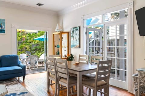 House | 2 bedrooms, desk, high-speed internet