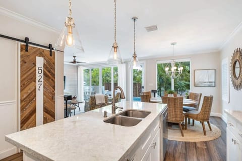 House | 4 bedrooms, high-speed internet