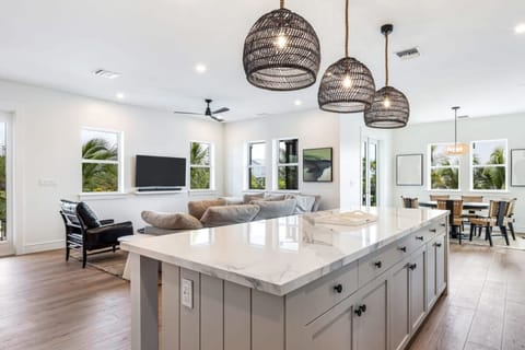 House | 6 bedrooms, high-speed internet