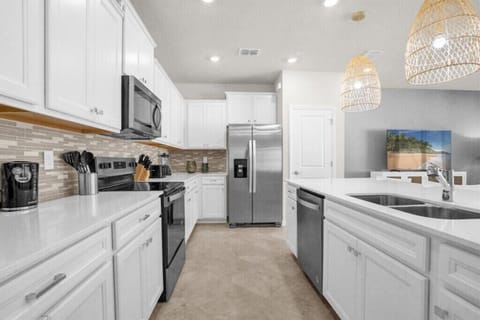 1281 Blue Island Drive (8).jpg