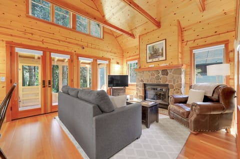 Living Room w/ Gas Fireplace