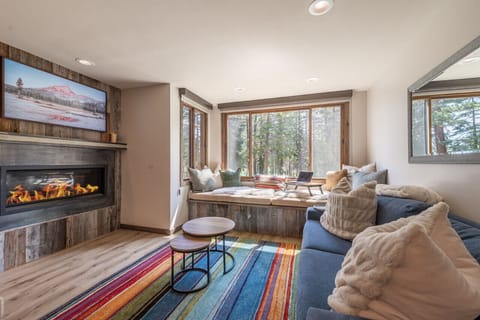 Incredibly cozy, well appointed condo with a front row view on the large window seat of the skiers and riders coming down the Village Run.
