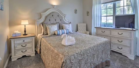 Your personal retreat: a spacious king bed, entertainment, and an en-suite bath for ultimate comfort.