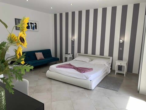 Bed,Bedroom