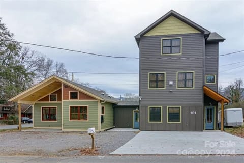 guests have access to right side