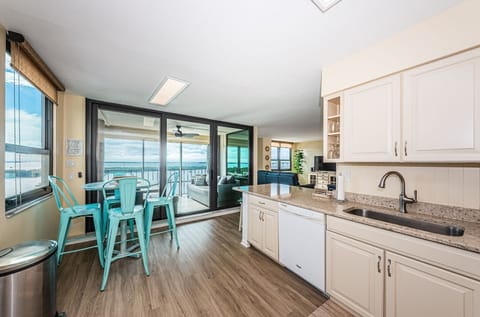 18-web-or-mls-Kitchen 3