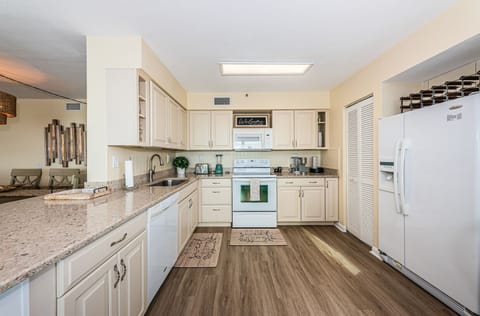 16-web-or-mls-Kitchen 1