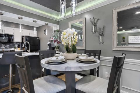 Dining seating for 4