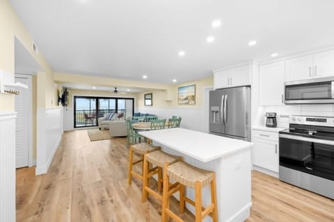 Condo, 3 Bedrooms | Private kitchen