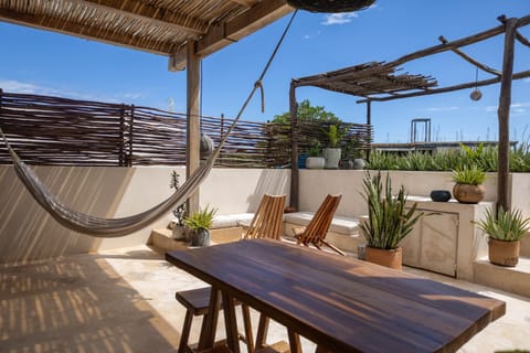 Exterior / Terraza y alberca privada