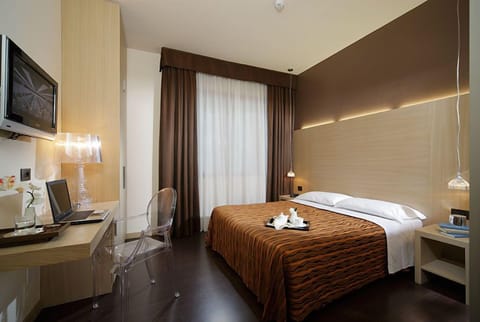 Double Room, 1 Double Bed or 2 Twin Beds | Down comforters, minibar, in-room safe, desk