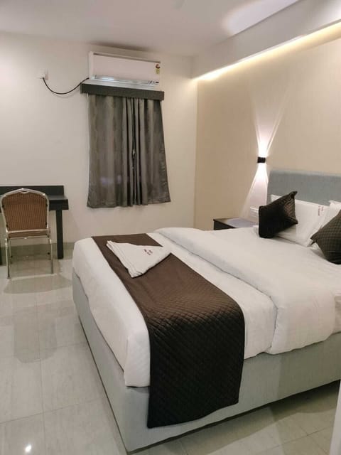 Deluxe Double Room | Soundproofing, free WiFi, bed sheets