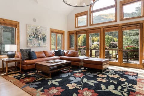 EagleVail Golf Course Views - Private Hot Tub! House in Avon