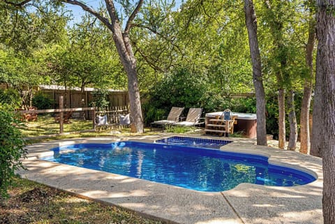 How refreshing does this pool look 