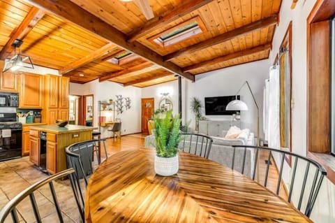 Casual and comfortable dining for 4 guests.