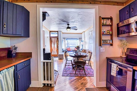 kitchen/dining table