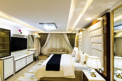 Junior Suite, City View | Desk, laptop workspace, free WiFi